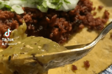 Salsa verde in the molcajete