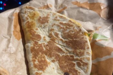 if you're a picky one and only get things grilled like me, ask them at the window to grill your chicken flatbread! (no grill option in app)