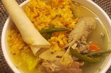 Directamente del rancho de gallinas la sopa de pollo. Amo a mi esposa.