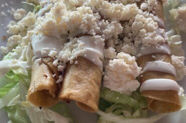 Tacos dorados.