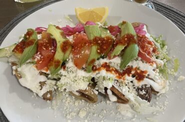 Tacos de carne deshebrada