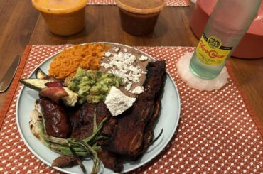 Fajita, costillas, sausage, poppers, pico, arroz y frijoles! Salsas y tortillas from la taqueria