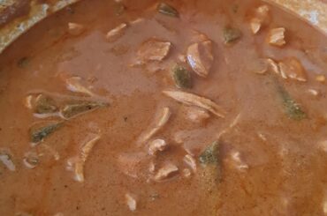 Pipian con pollo y nopales