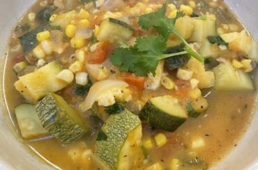 Tried my hand at Calabacitas a la Mexicana con Queso y Elote for the first time. Muy buena!