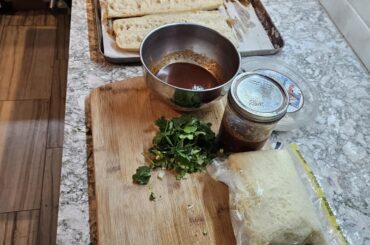 I'll piggyback off a previous post about mole pizza. Here's my hatch chile version.
