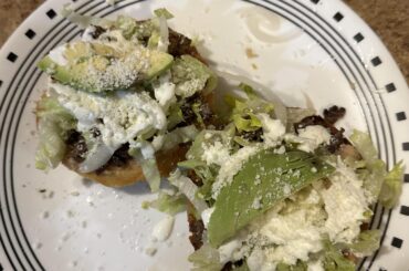 Carne asada sopes