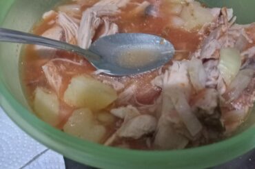 Caldito de pierna de pollo (picosito)