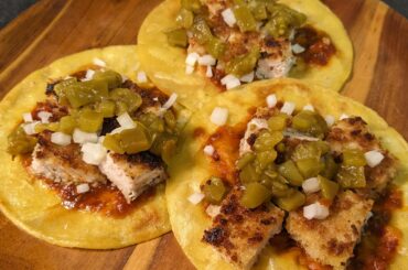 Tacos de... tonkatsu? Can it be milanesa if I use panko? Red chile salsa on the tortillas and topped with white onion and more chile (green tho)!