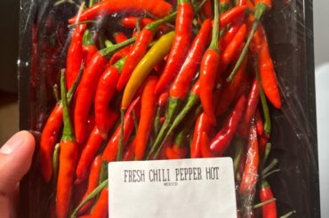 Can someone help me identify this type of pepper? I want to know how many scovilles it has.