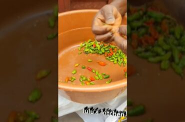 Cleaning and pounding pepper locally #shorts #shortsvideo #lulukitchen #viral