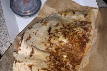 Cantina chicken quesdailla
