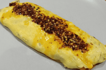 Migatas omelette with salsa macha.