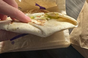 The hell is this!?!!? 6$ for bread and lettuce basically