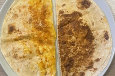 Dumb experiment: I got both quesadillas plain (no meat, no sauce) to see the difference