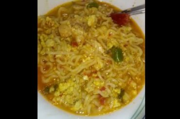 Spicy India Maggi Chicken Egg Curry Noodle, diced red and green chillies