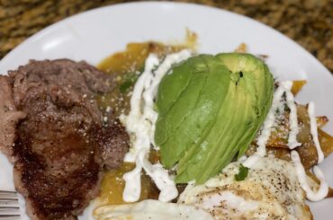 Chilaquiles en salsa de tomatillo y rib eye. My go to dish.