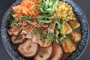 Some pork ramen I made, the brothers was 2x buldak, gochujang, miso, garlic & ginger + other hot sauces and spices :)