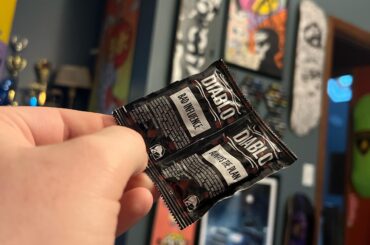 Conjoined sauce packets