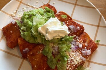Enchiladas de queso y cebolla