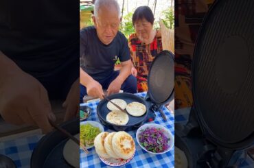 Tongguan Roujiamo Farmhouse Green Pepper Stuffed Bun