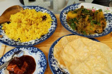 Hekta Ni Hing Chicken Curry, combination of chicken and drumsticks (Moringa), paired with mung daal khichdi, poppadoms, and mango chutney.