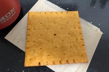 mondo cheez-it taste and texture review