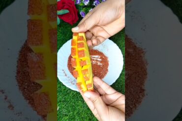 Raw Mango cutting Chilli  with salt Recipe |  Raw Mango With Salt And Chilly #shorts #streetfood