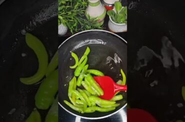 hari mirchi ki behtareen recipe #mirchi#harimirchikaachar #harimirchkisabji #mirchuzwor #mirchipkoda