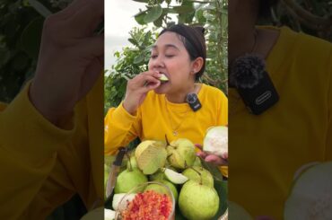 Eating Guava with spicy chili #freshbites #tropicalfruit #food #satisfyingbites #fruit #eating