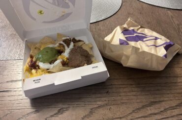 told my bf i wanted a taco bell breakfast for my birthday and he said it was ridiculous but i wake up this morning  and guess what