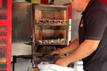 Getting ready for the trompo!