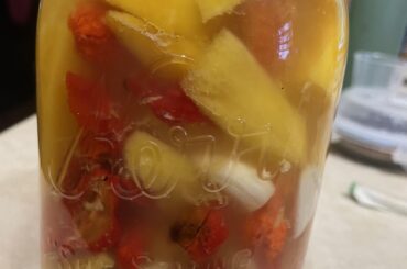 Mango reaper garlic hot sauce