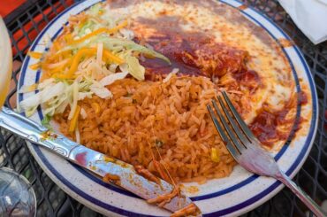 Mexican/Mexican-Americans of Reddit. Is this a burrito?