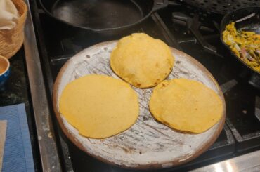 Tortillas en comal de barro
