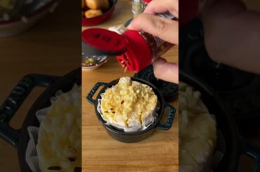 Transform Your Snacking: Garlic Butter Brie Dip Made Easy!