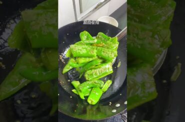 Steam the eggplant and fry it with chili, it will be more delicious