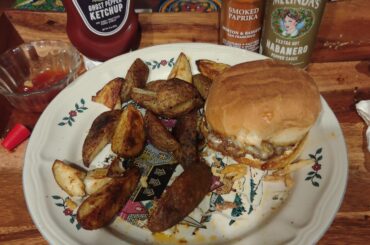 Made myself the spicy burger I always hope I'll find at restaurants