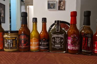 When I first moved to Buenos Aires in 2005, spicy food was hard to find and hot sauce was a foreign concept. A couple of weeks ago I attended the first BA hot sauce fair and picked up a bunch of tasty sauces from local makers.