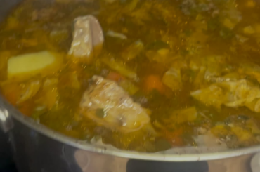 Caldo de res.