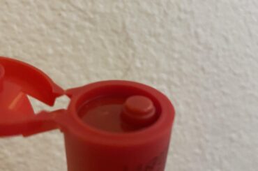 First hotsauce to stump me how do you open these lol. Cap doesn’t twist off either