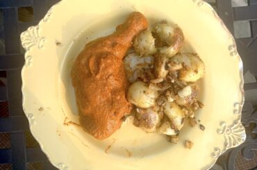 Pollo en salsa de cacahuate and Tacos Arrachera