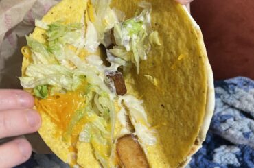 Got a cheesy Gordita crunch with potato’s instead of beef. This is what they gave me