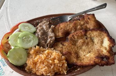 Milanesa de pollo, quesadilla de pollo- PVR, Mexico