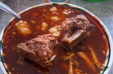 Pozole. (Rojo)