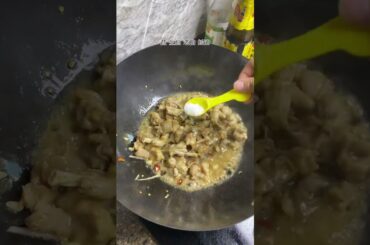 Stir-fried bullfrog with chili, the meat tastes very tender