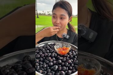 Eating Jambolan fruit with spicy chili  #food #savoreverybite #mukbang #epiceating#starfruit#eating
