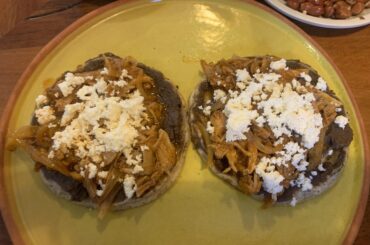 Memelitas con Tinga de Pollo