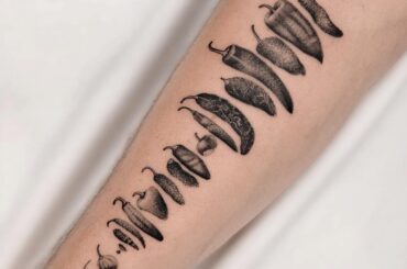 Gorgeous tattoo by @kingdomtattoohtx (ig)