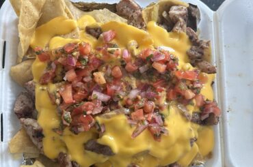 Loaded arrachera Nachos, the perfect snack for TNF. By the way, I’m cheering for Giants tonight.