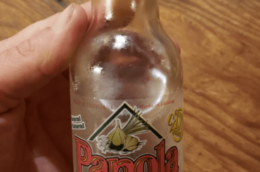 This tastes like straight vinegar with a hint of garlic. Zero heat. Is it supposed to be hot?